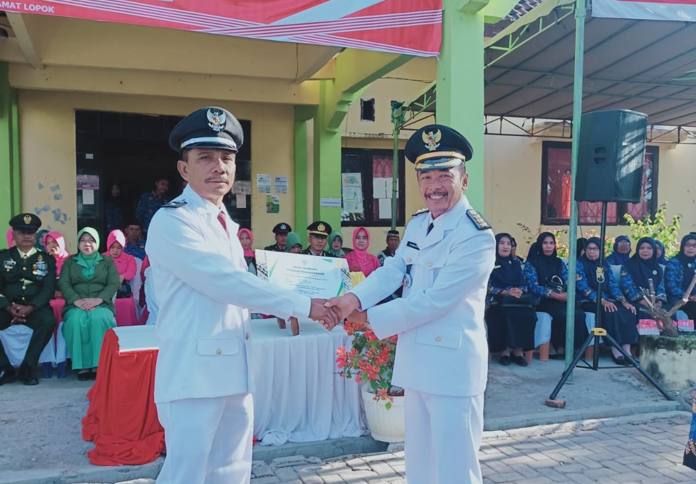 Desa Langam Terima Piagam Penghargaan dari Bupati Sumbawa atas Inovasi Layanan Adminduk Online (SILAMO)